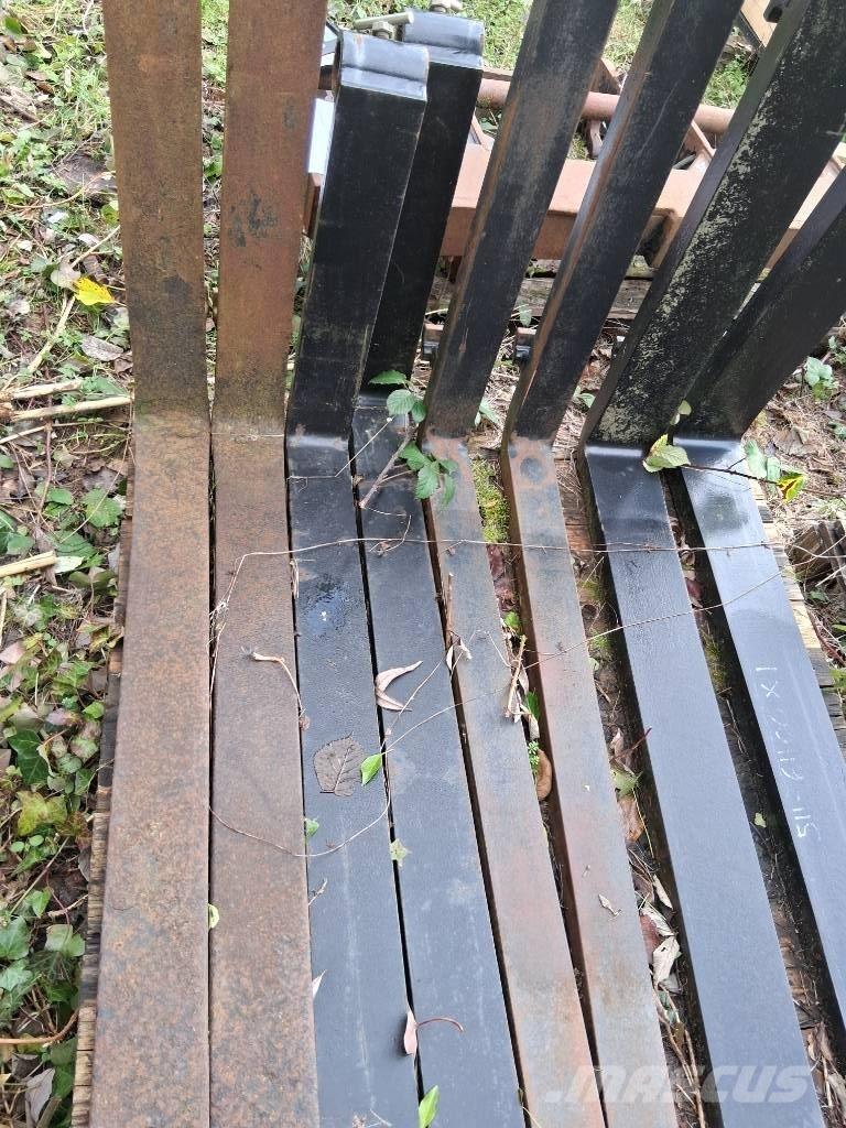 JCB Q FIT FORKS Autres équipements de chargement et de levage