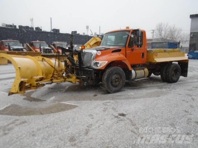 International 7400 Chasse neige