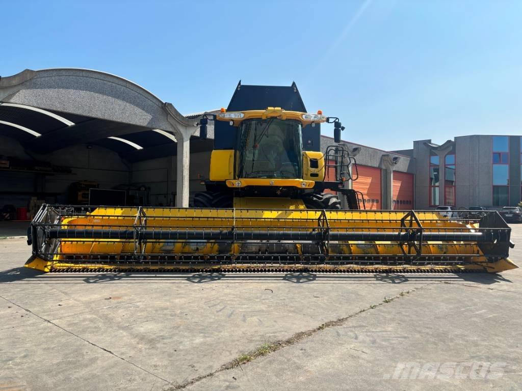 New Holland CR 9090 Moissonneuse batteuse
