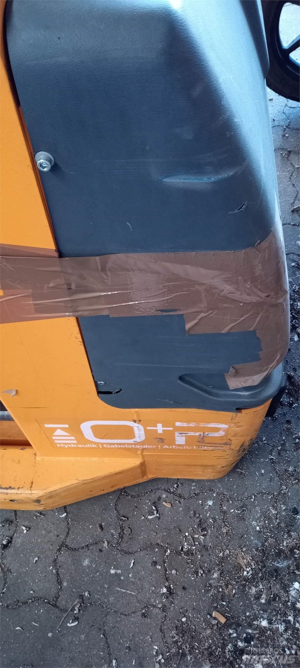  903 AC - S/N 037763 Préparateur de commande au sol