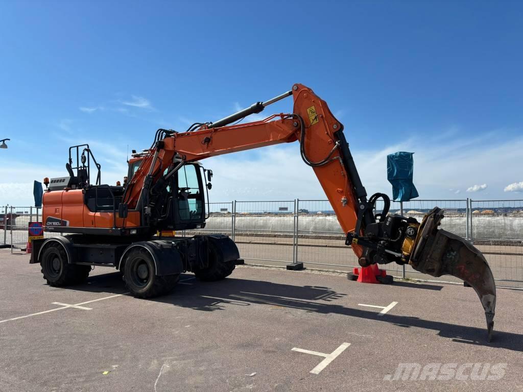 Doosan DX 160 W Pelle sur pneus
