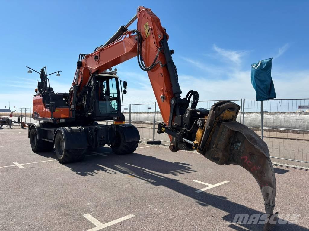 Doosan DX 160 W Pelle sur pneus
