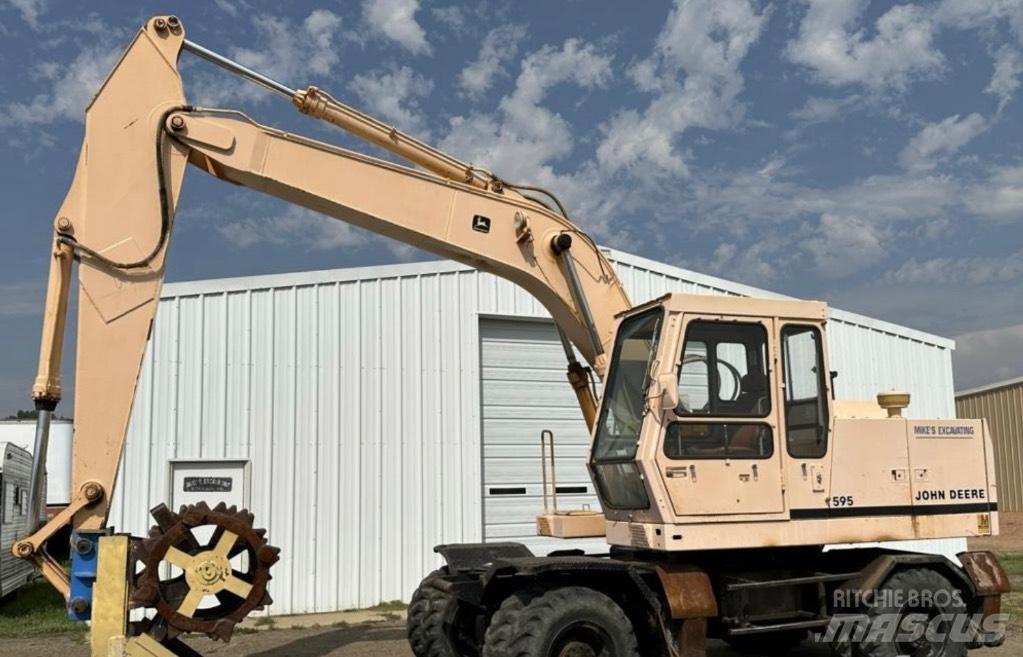 John Deere 595 Pelle sur pneus