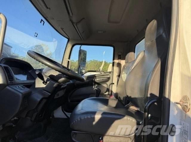 Hino 338 Camion de livraison de boisson