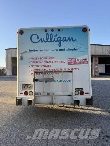 Hino 338 Camion de livraison de boisson