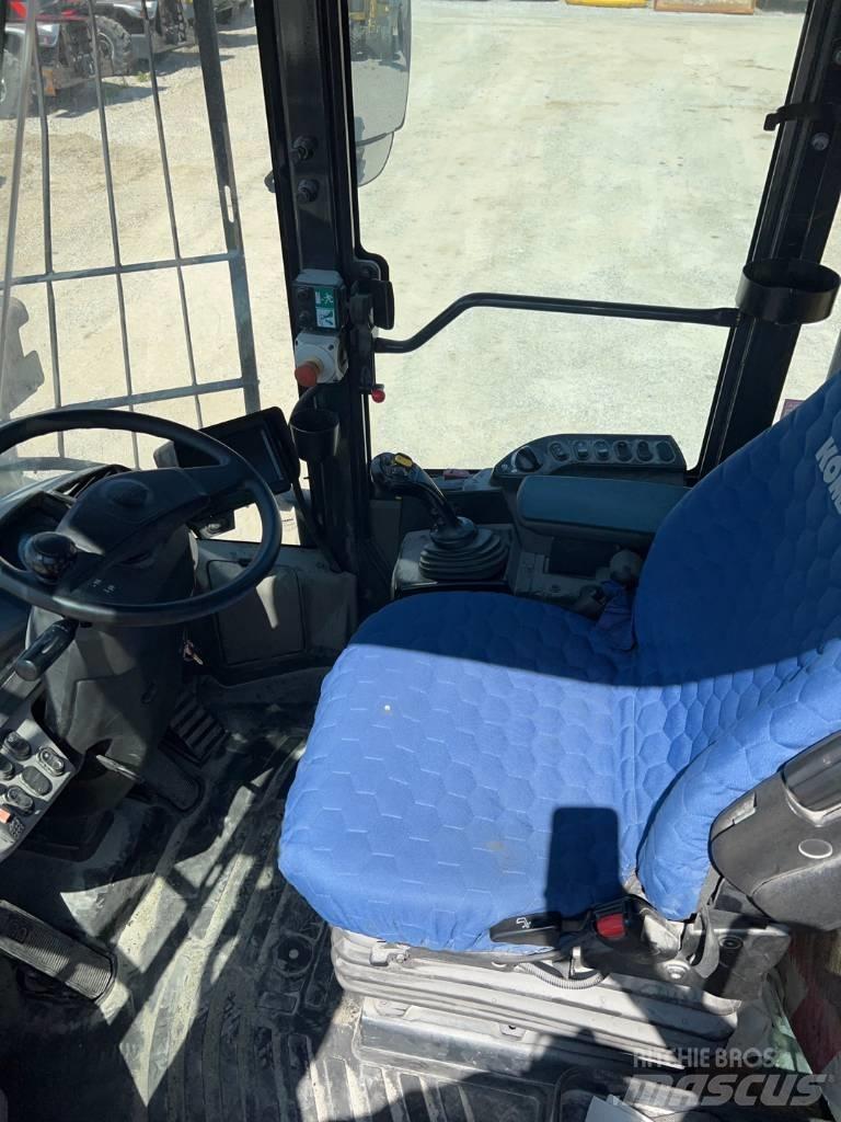 Komatsu WA 270-8 Chargeuse sur pneus