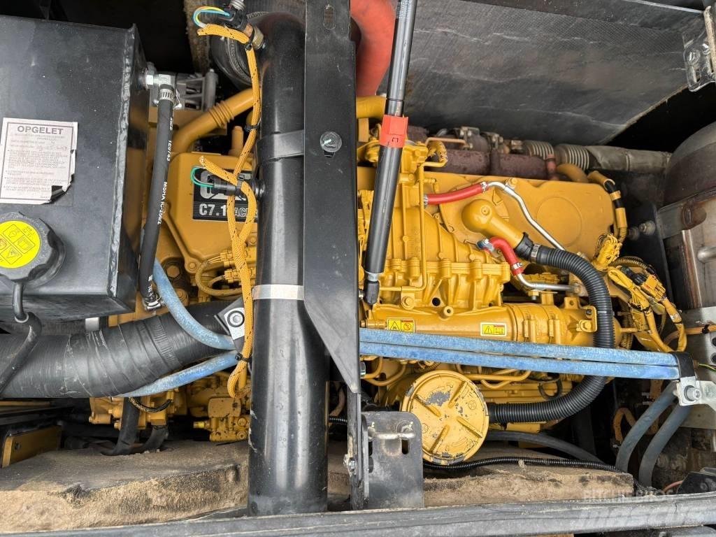 CAT M 318 F Pelle sur pneus