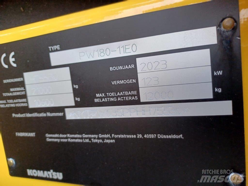 Komatsu PW180-11E0 Pelle sur pneus