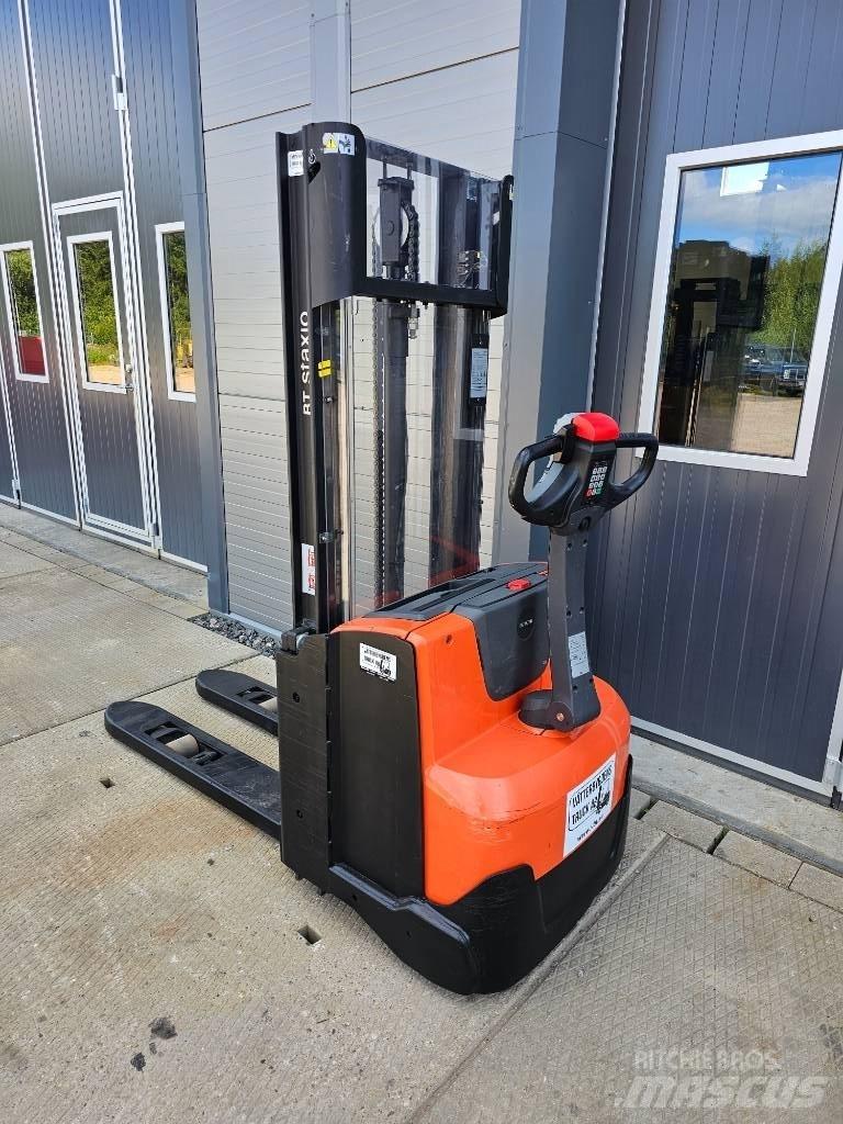 BT SWE 120 L Gerbeur accompagnant