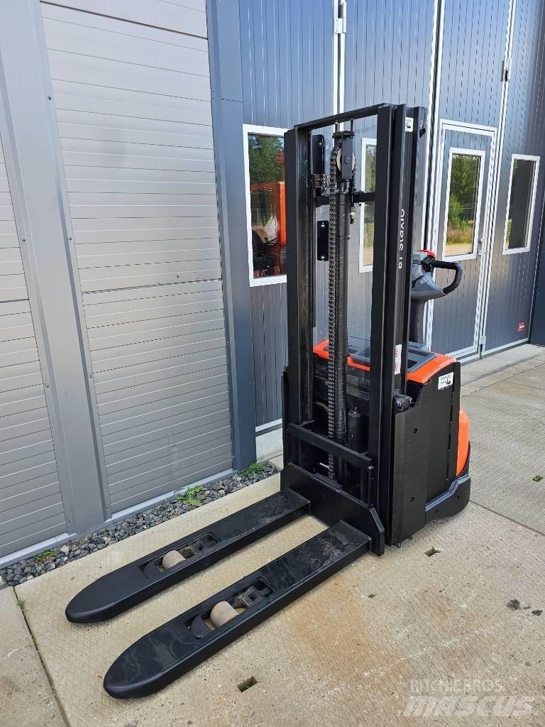 BT SWE 120 L Gerbeur accompagnant