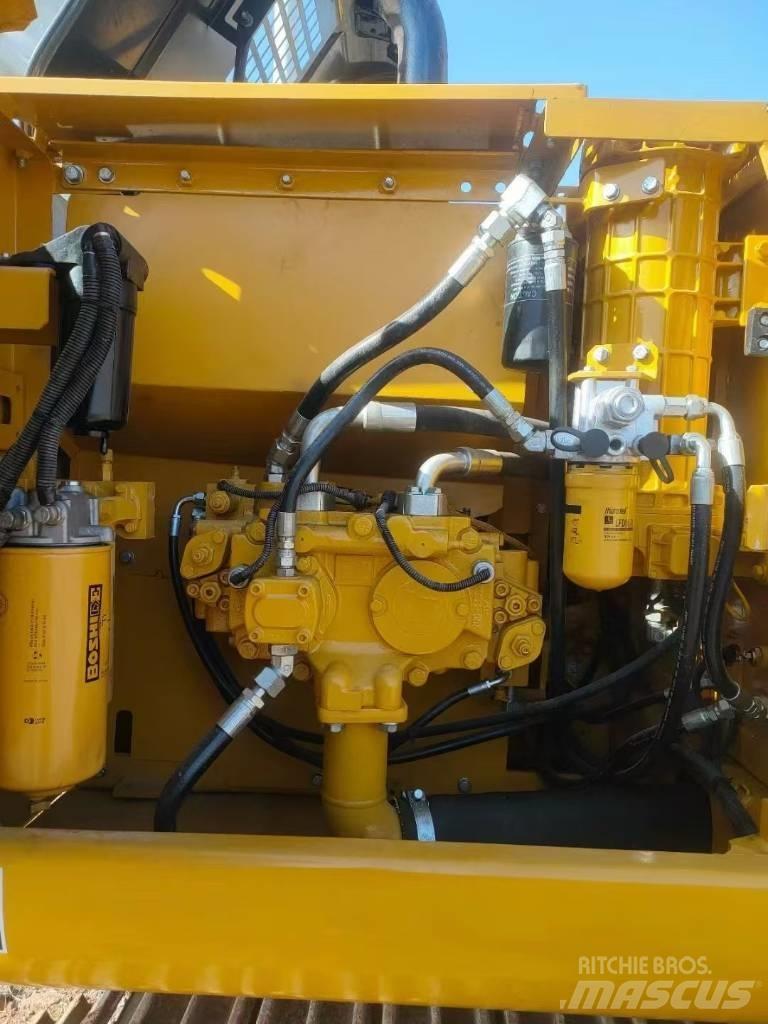 CAT 320D2L Pelle sur chenilles