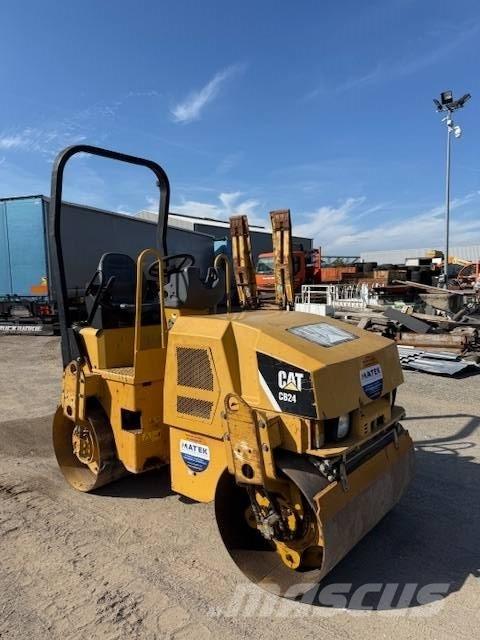 CAT CB 24 Rouleaux tandem