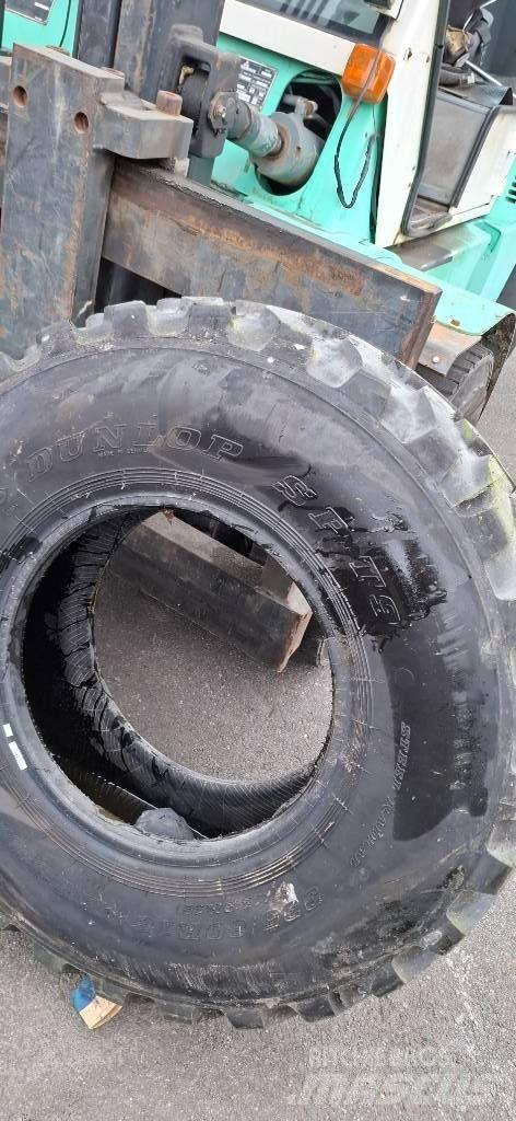 Dunlop 335/80R18 Pneus, roues et jantes