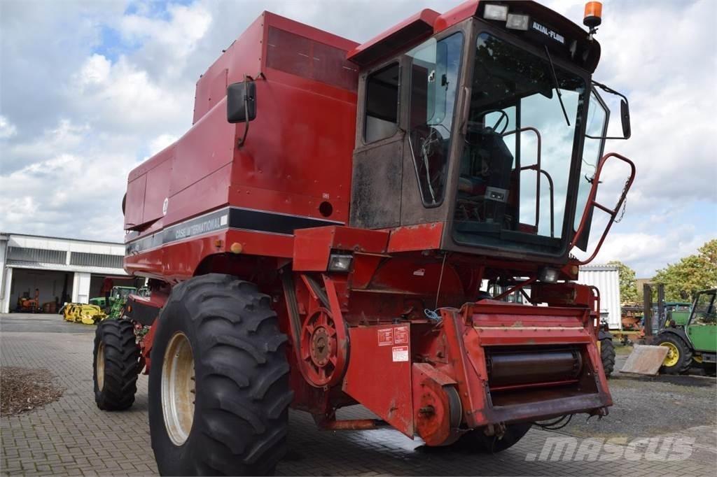 Case IH 1680 Axial Moissonneuse batteuse