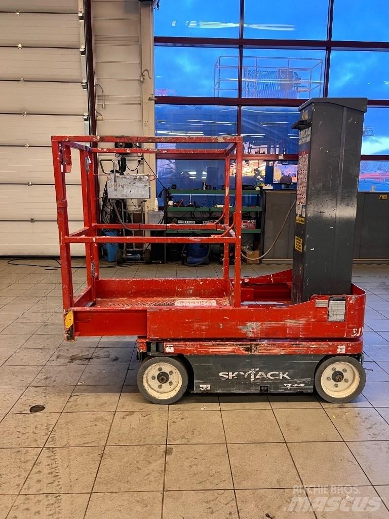 SkyJack SJ 16 Mât vertical