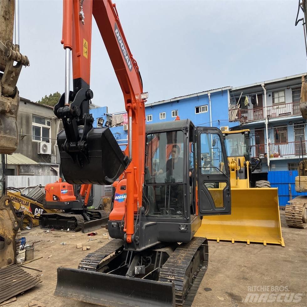 Doosan DX 60 Pelle sur chenilles