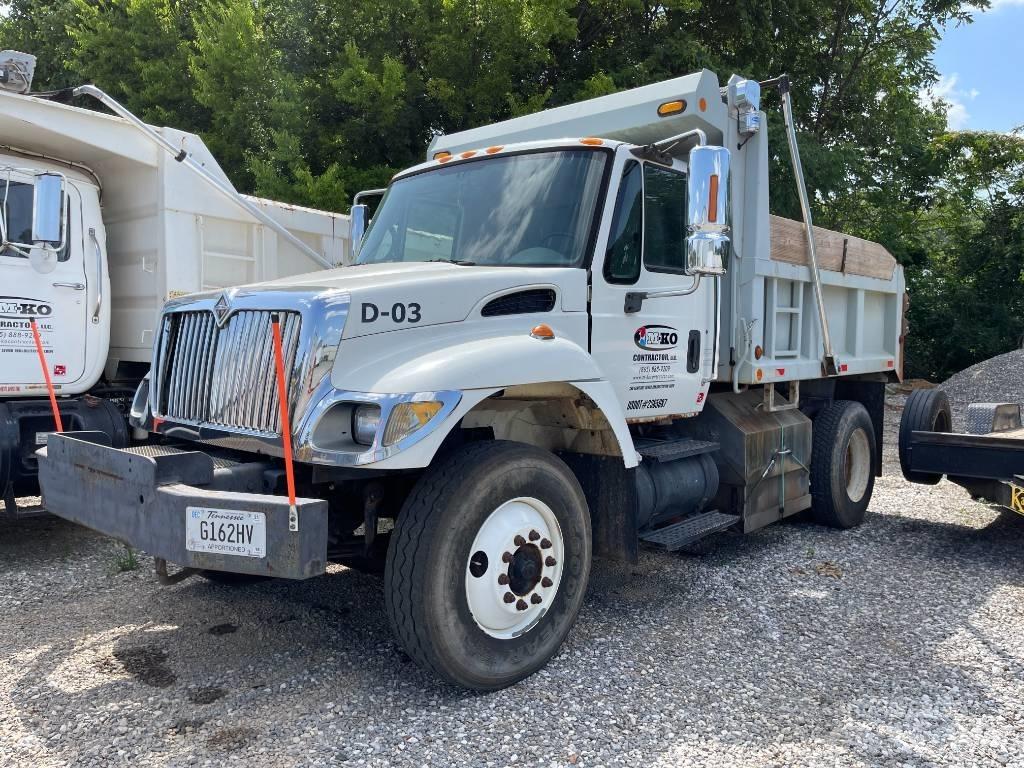 International 7300 Camion benne