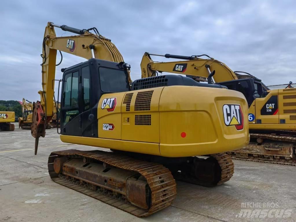CAT CAT 323GX Pelle sur chenilles