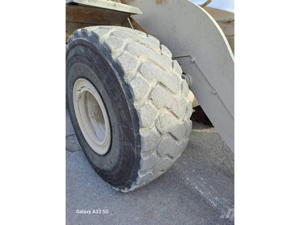 CAT 972 K Chargeuse sur pneus