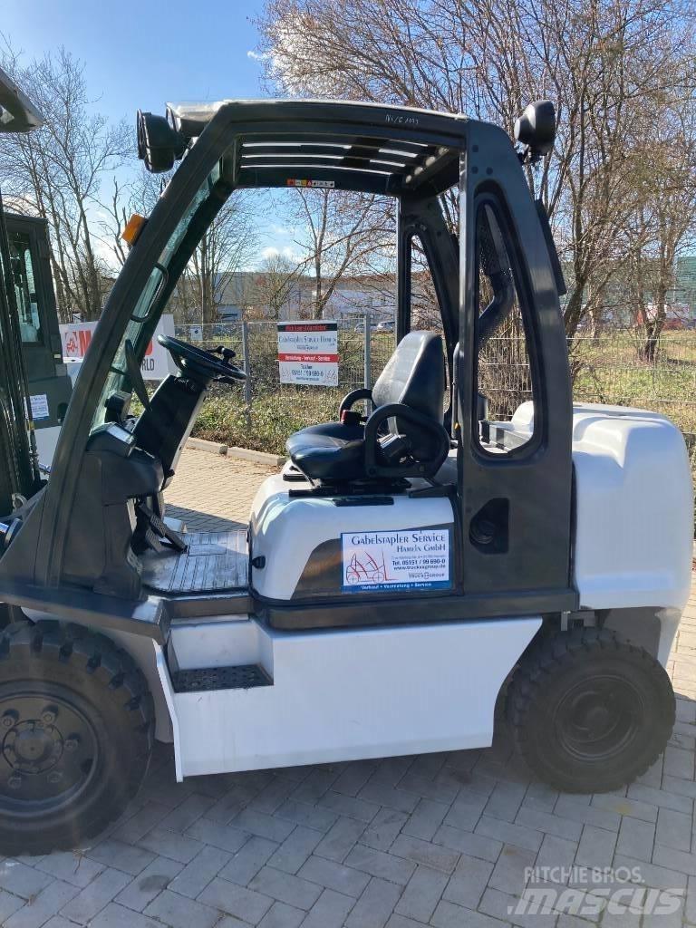 Nissan YG1D2A32Q Chariots diesel