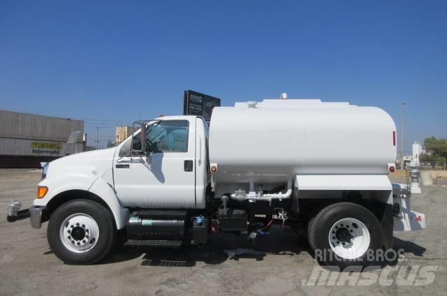 Ford F750 Camion citerne à eau
