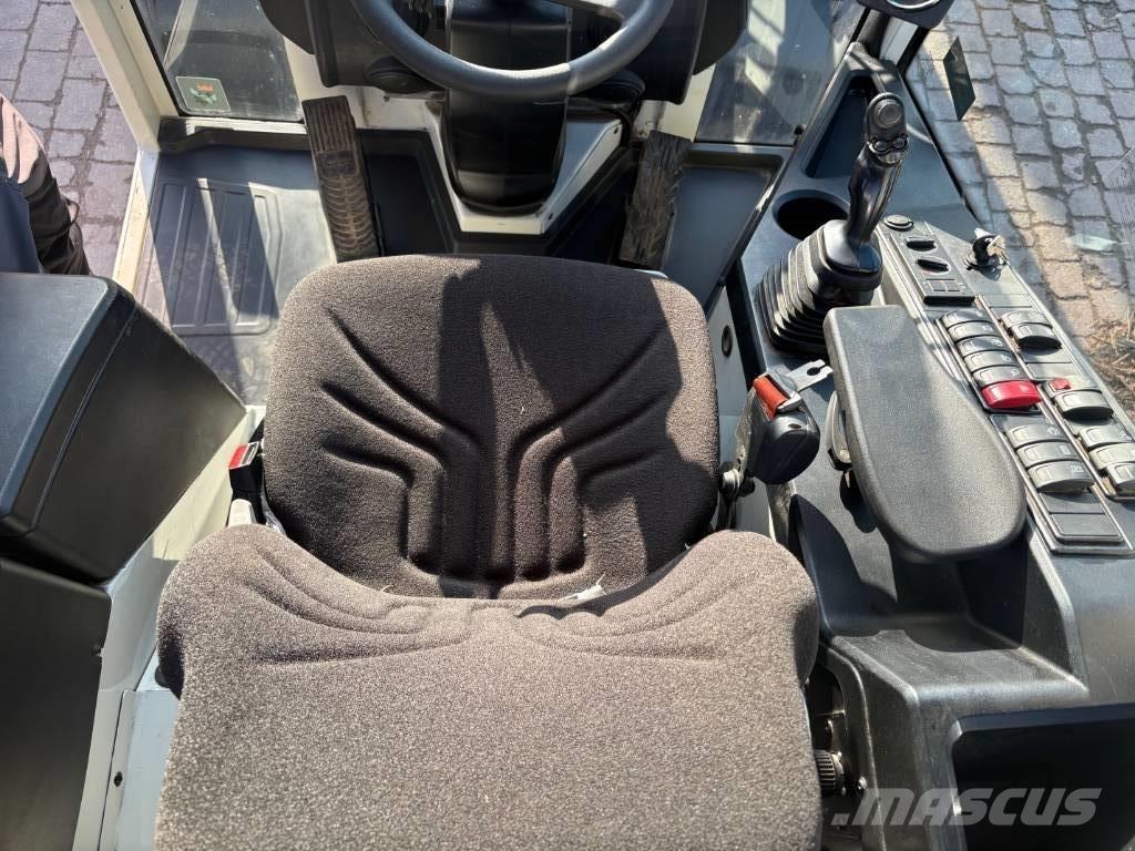 Liebherr L 506 Chargeuse sur pneus