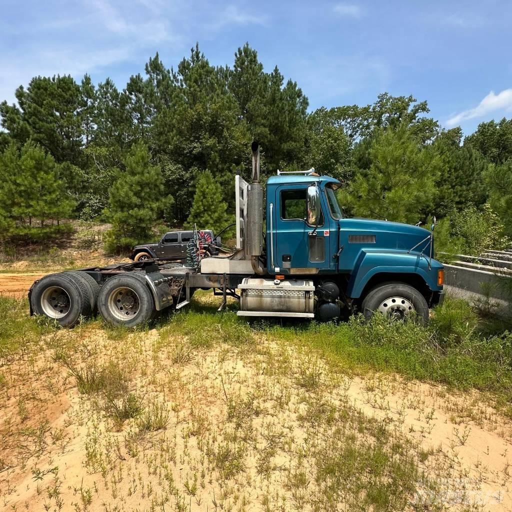 Mack CH 613 Tracteur routier