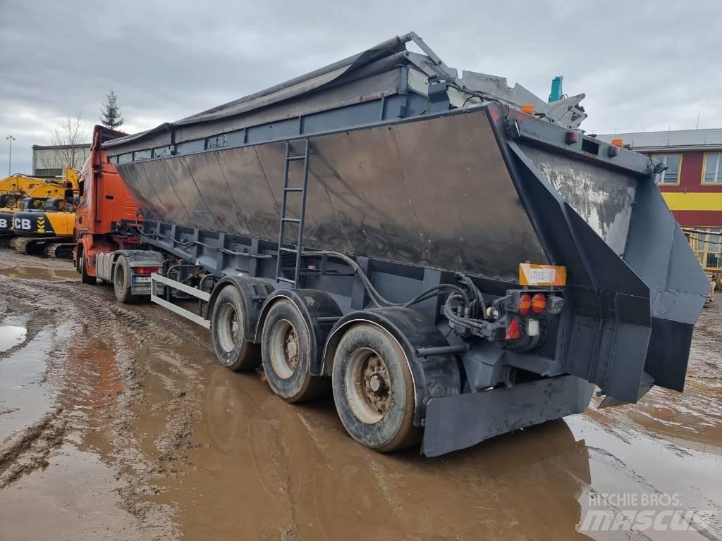 Red River RR-LB827 Semi remorque fourgon