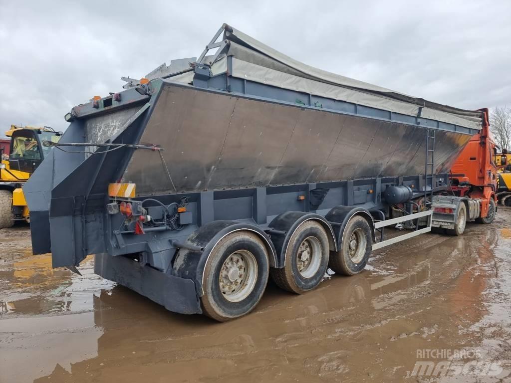 Red River RR-LB827 Semi remorque fourgon