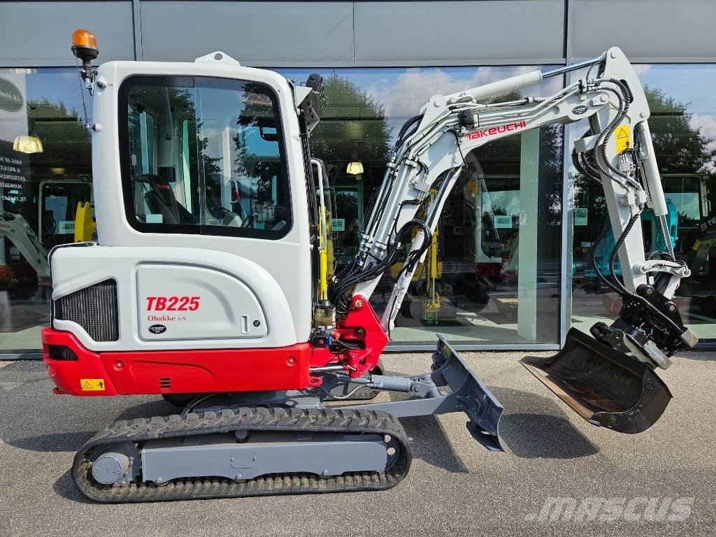 Takeuchi TB 225 Mini pelle < 7t