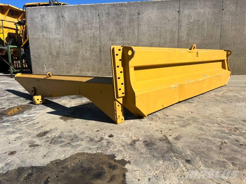 CAT TAILGATE CAT 735 Hayons