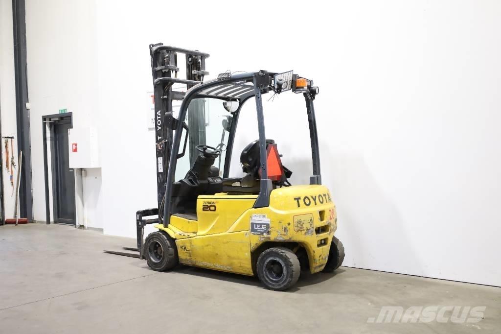 Toyota 8FBM20T Chariots élévateurs électriques