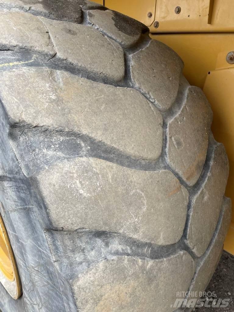 CAT 972M XE Chargeuse sur pneus