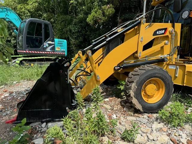 CAT 420 F Tractopelle