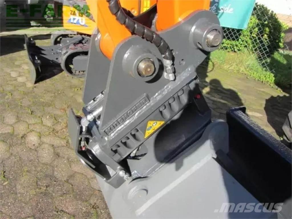 Hitachi zx 33 u-6 Pelle sur pneus