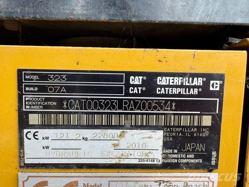 CAT 323 Pelle sur chenilles