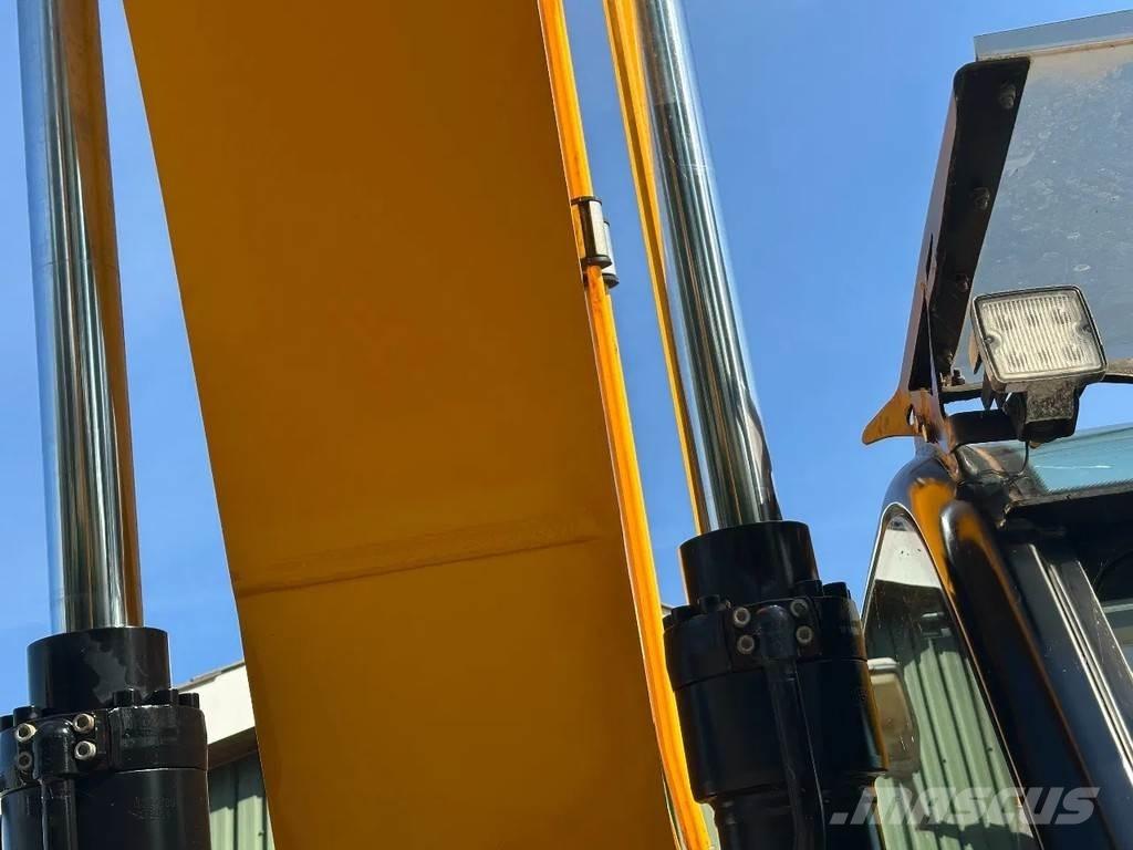 JCB JS220LC plus Pelle sur chenilles