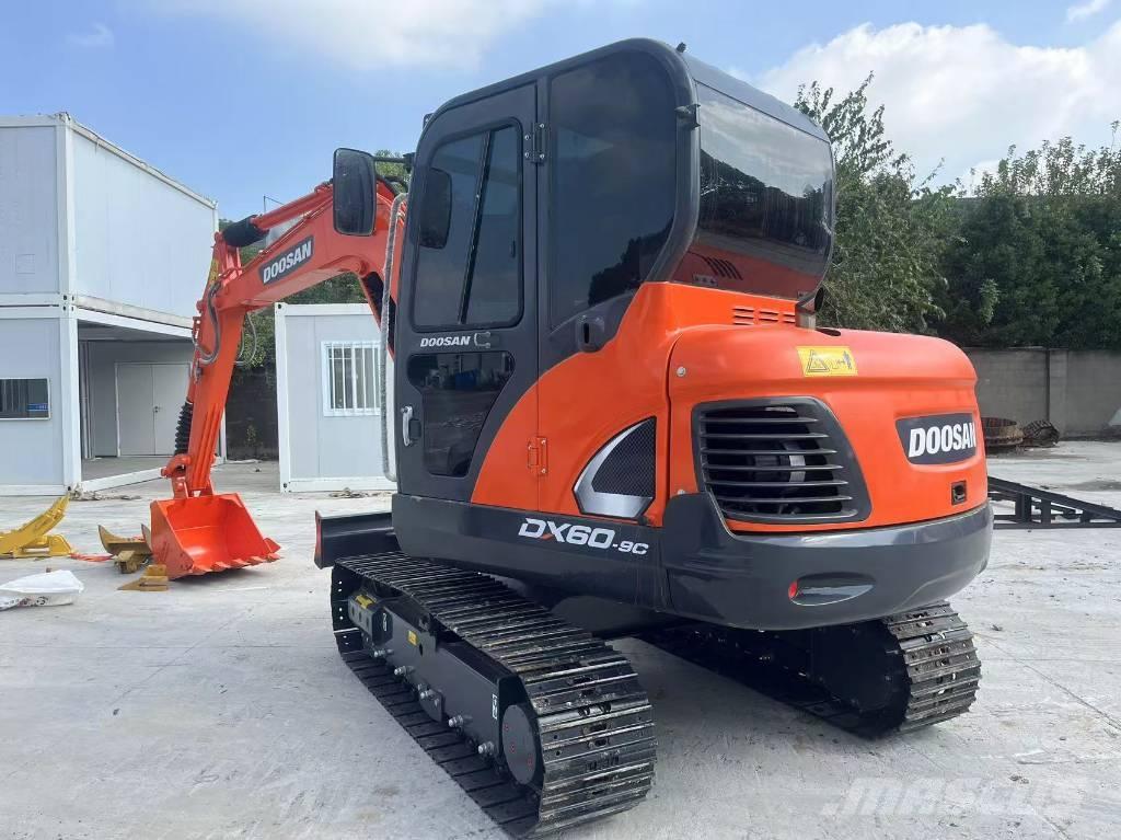 Doosan DX 60-9 C Mini pelle 7t-12t