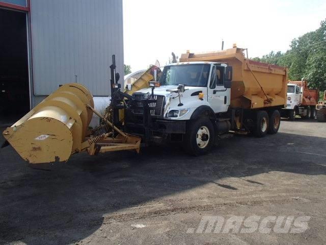 International 7400 Chasse neige