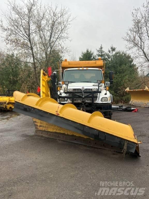 International 7400 Chasse neige