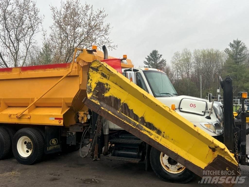 International 7400 Chasse neige