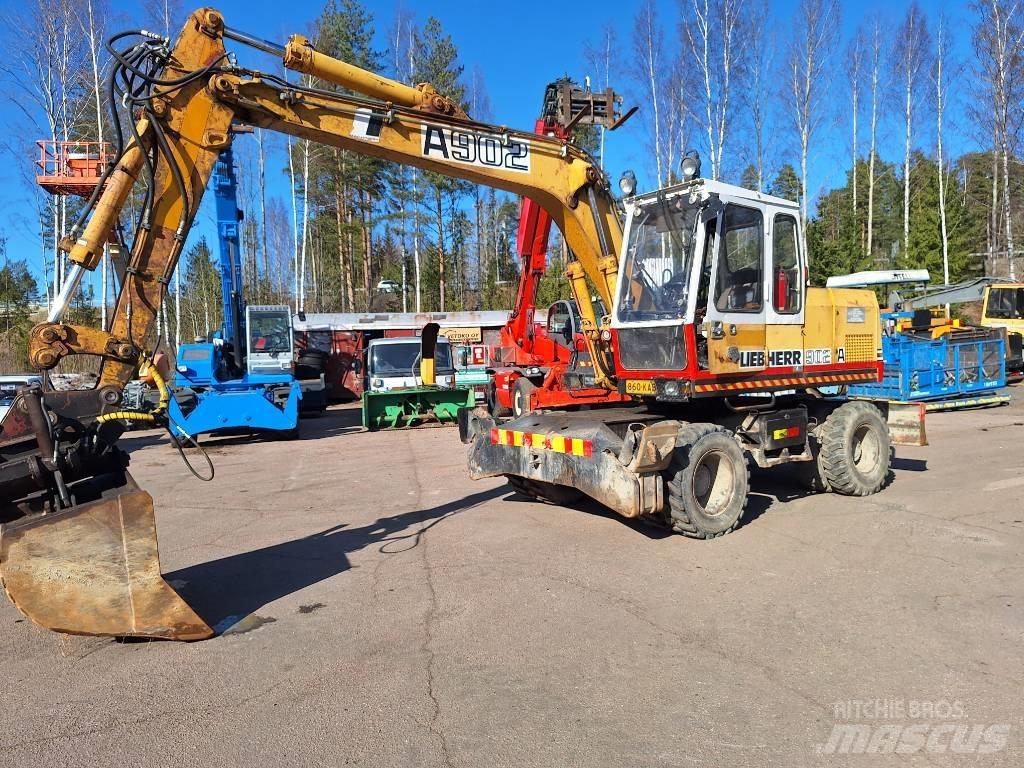 Liebherr A 902 Pelle sur pneus