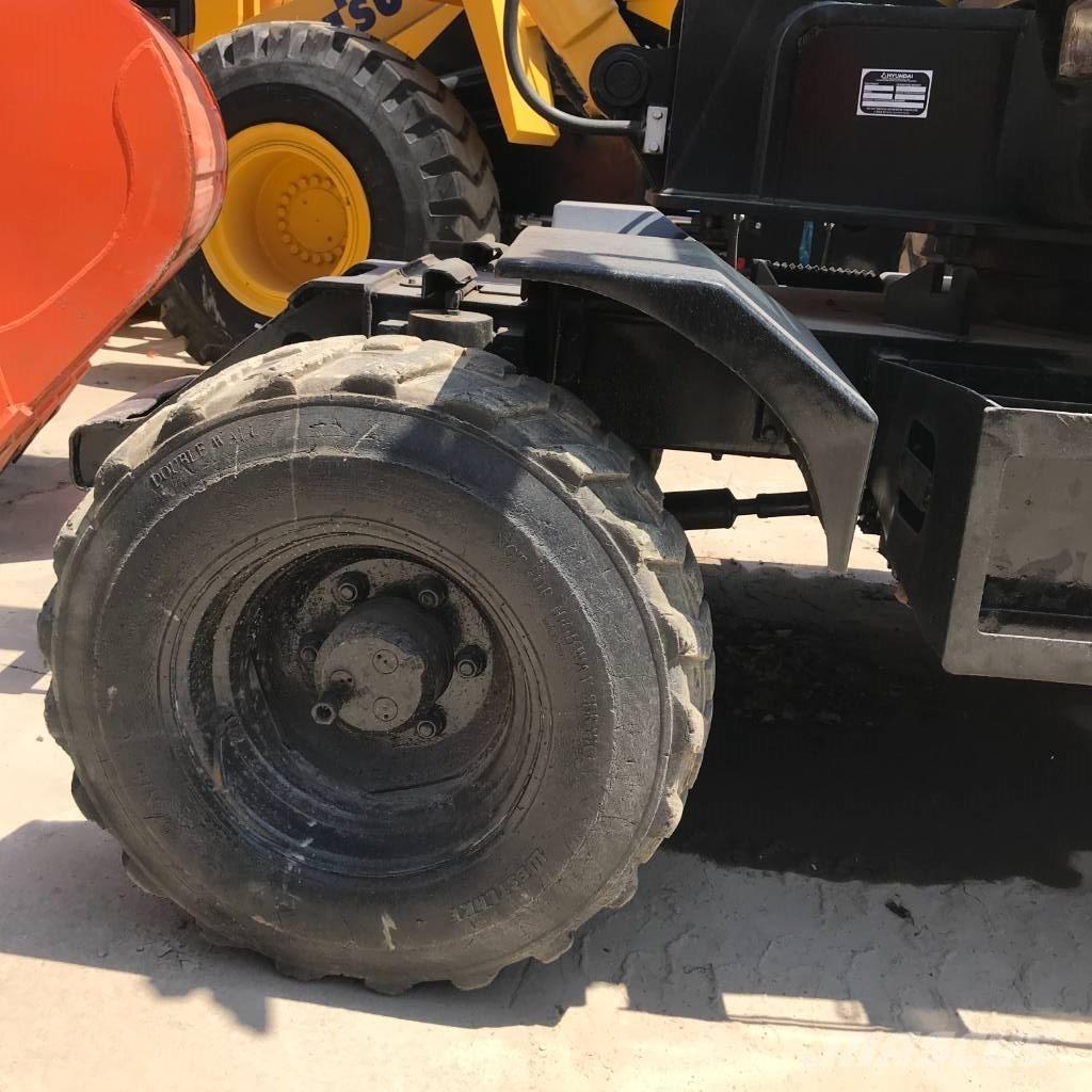 Hyundai 60 W Pelle sur pneus