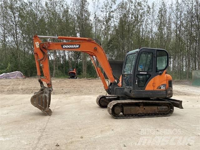 Doosan DX 60 Mini pelle < 7t