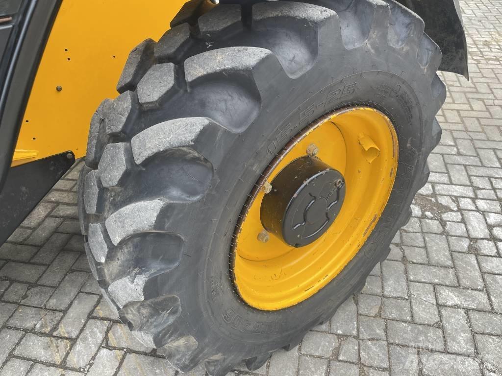 JCB 540-140     2016 Chariot télescopique