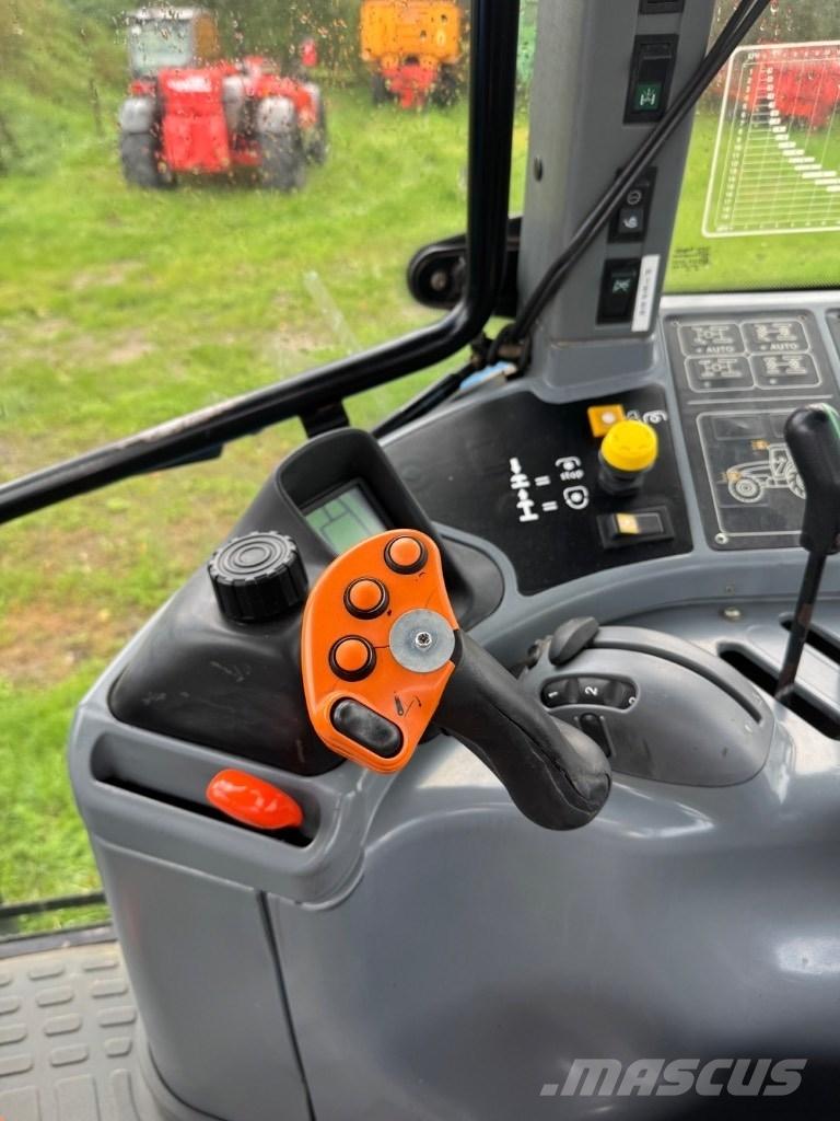 New Holland TM 175 Tracteur