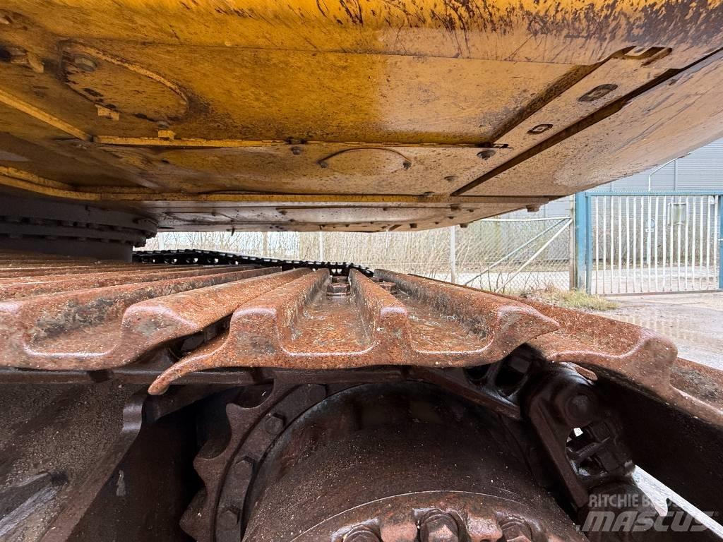 Komatsu HB 215 LC-2 Pelle sur chenilles