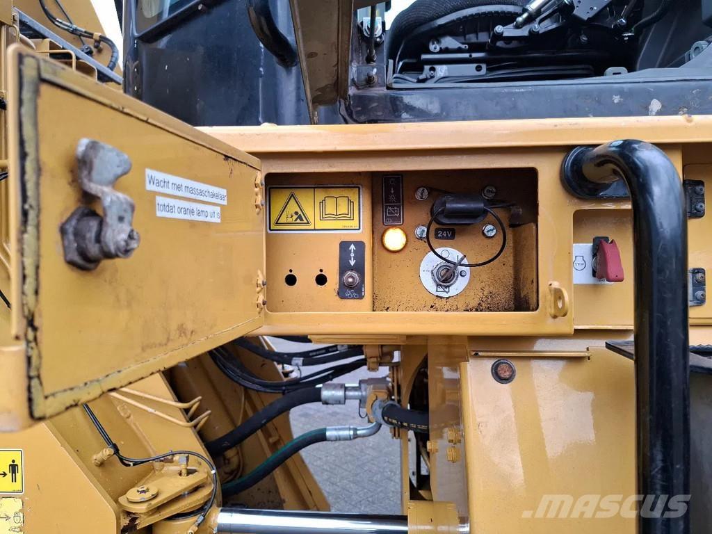 CAT 966M Chargeuse sur pneus