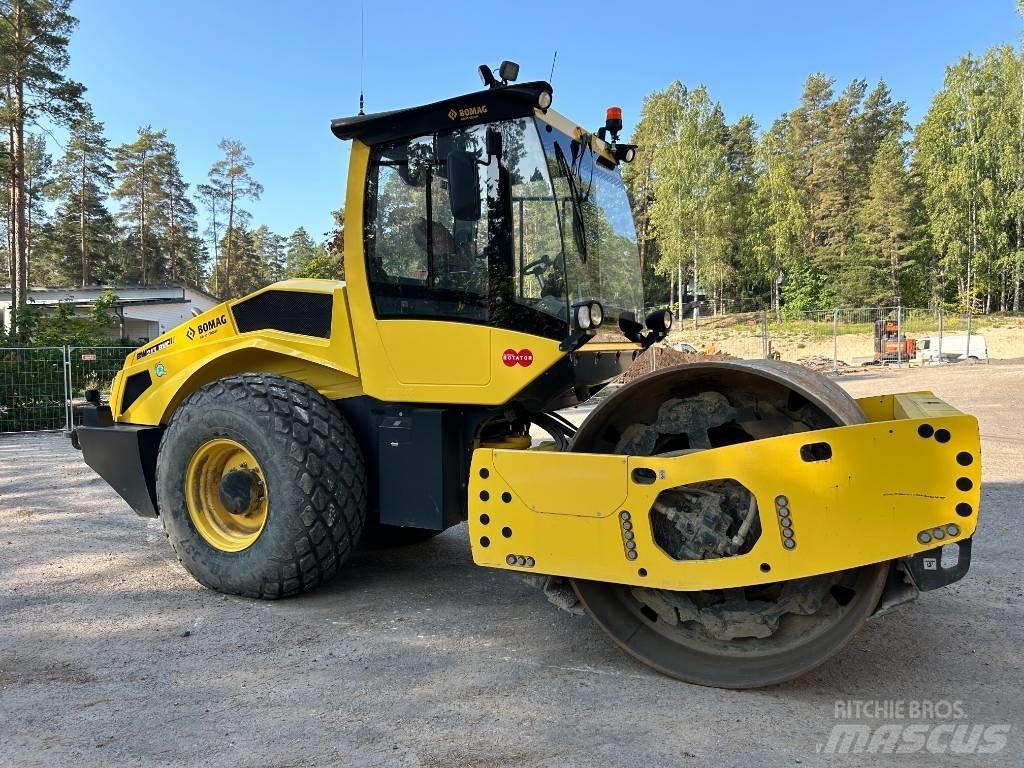 Bomag BW 213 Rouleaux monocylindre