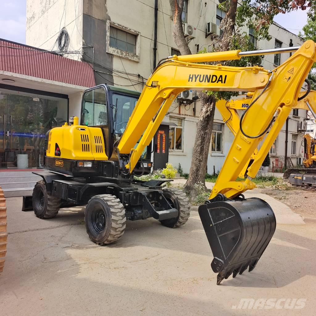 Hyundai 60 W-7 Pelle sur pneus